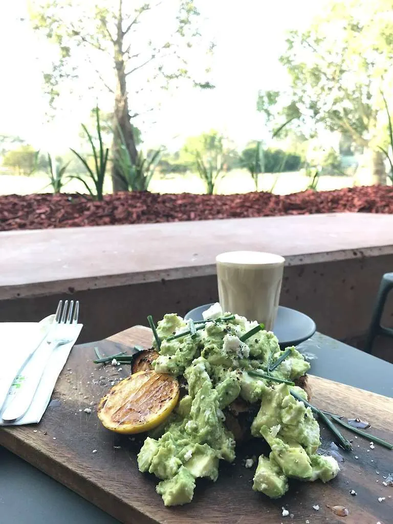 Eatons Hill Hotel Brisbane 4*,